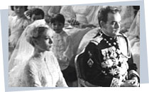 Grace Kelly und Rainier III. bei ihrer Hochzeit in der Kathedrale von Monaco; Rechte: dpa