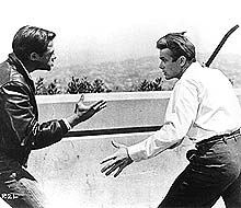 Filmszene Corey Allen und James Dean; Rechte: AKG-Images