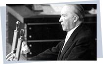 Bundeskanzler Dr. Konrad Adenauer im Bundestag; Rechte: dpa