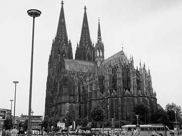 Der wiederaufgebaute Kölner Dom; Rechte: AKG-Images
